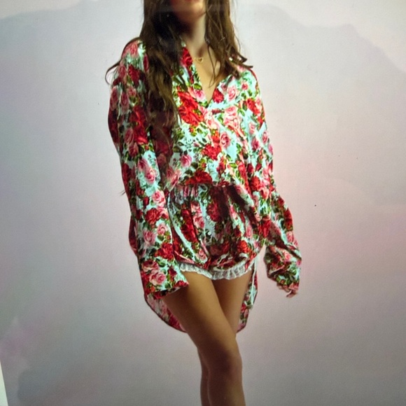 Selkie Roses are red silk slumber party set - Picture 11 of 15